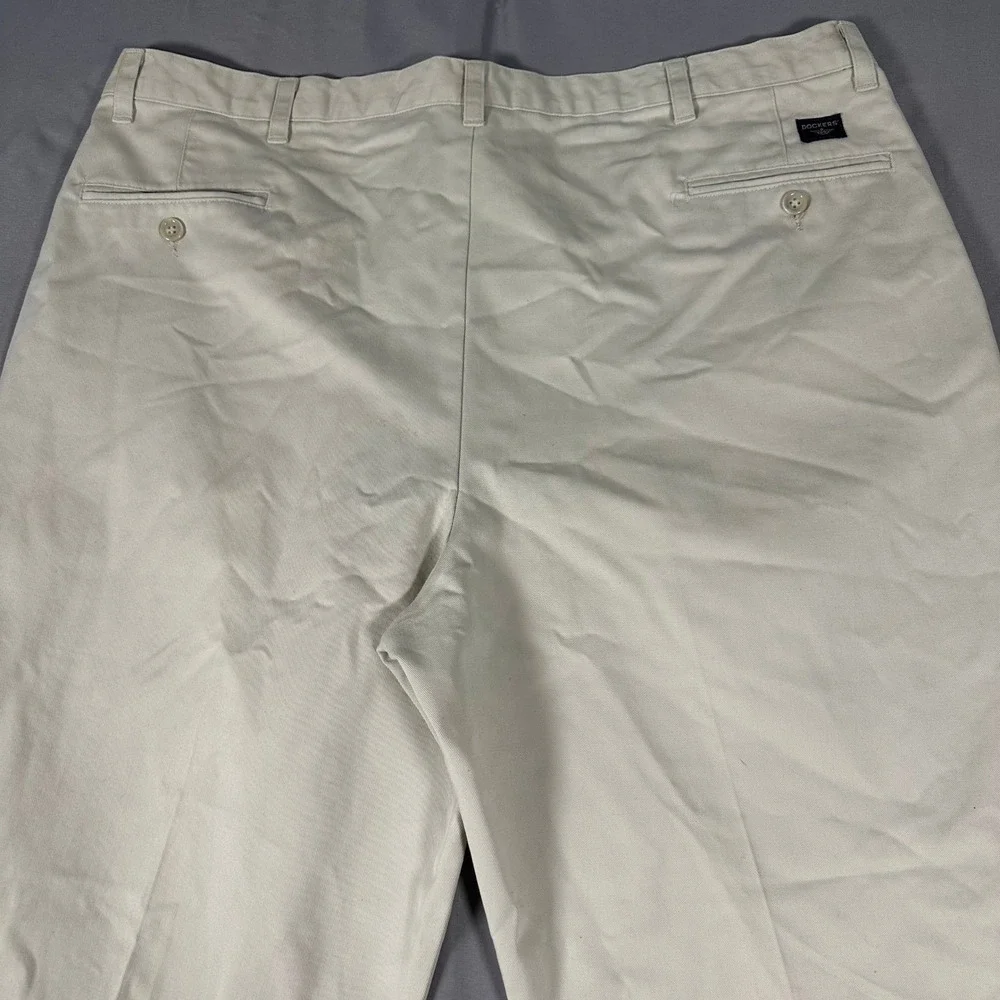 Vintage Dockers Pleated Chino Pants Mens 42x30 Cream Khaki Made in USA Cotton